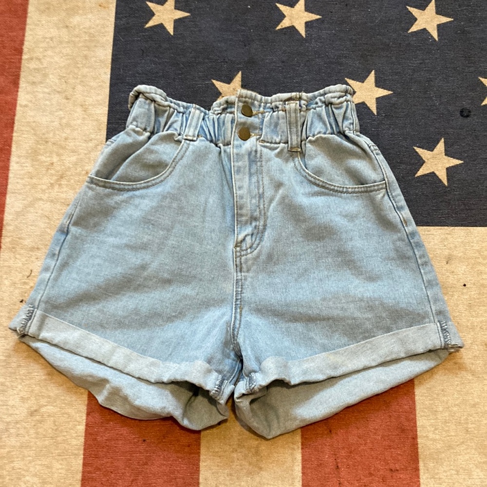 Light Wash Double-button Jean Shorts